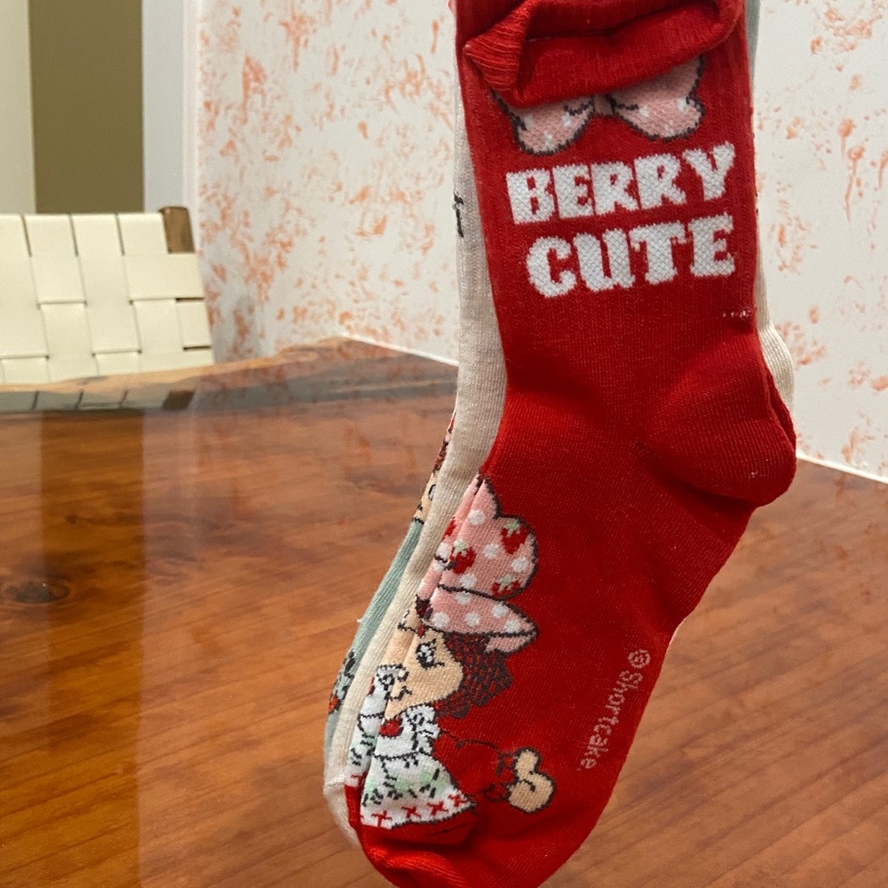 Strawberry Shortcake Themed Socks (5 PAIRS) - Picture 7 of 7